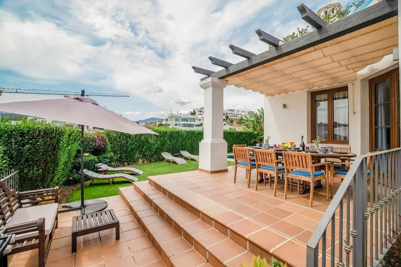 Villa Con Piscina Climatizada Y Vistas Al Golf Εστεπόνα 0*,