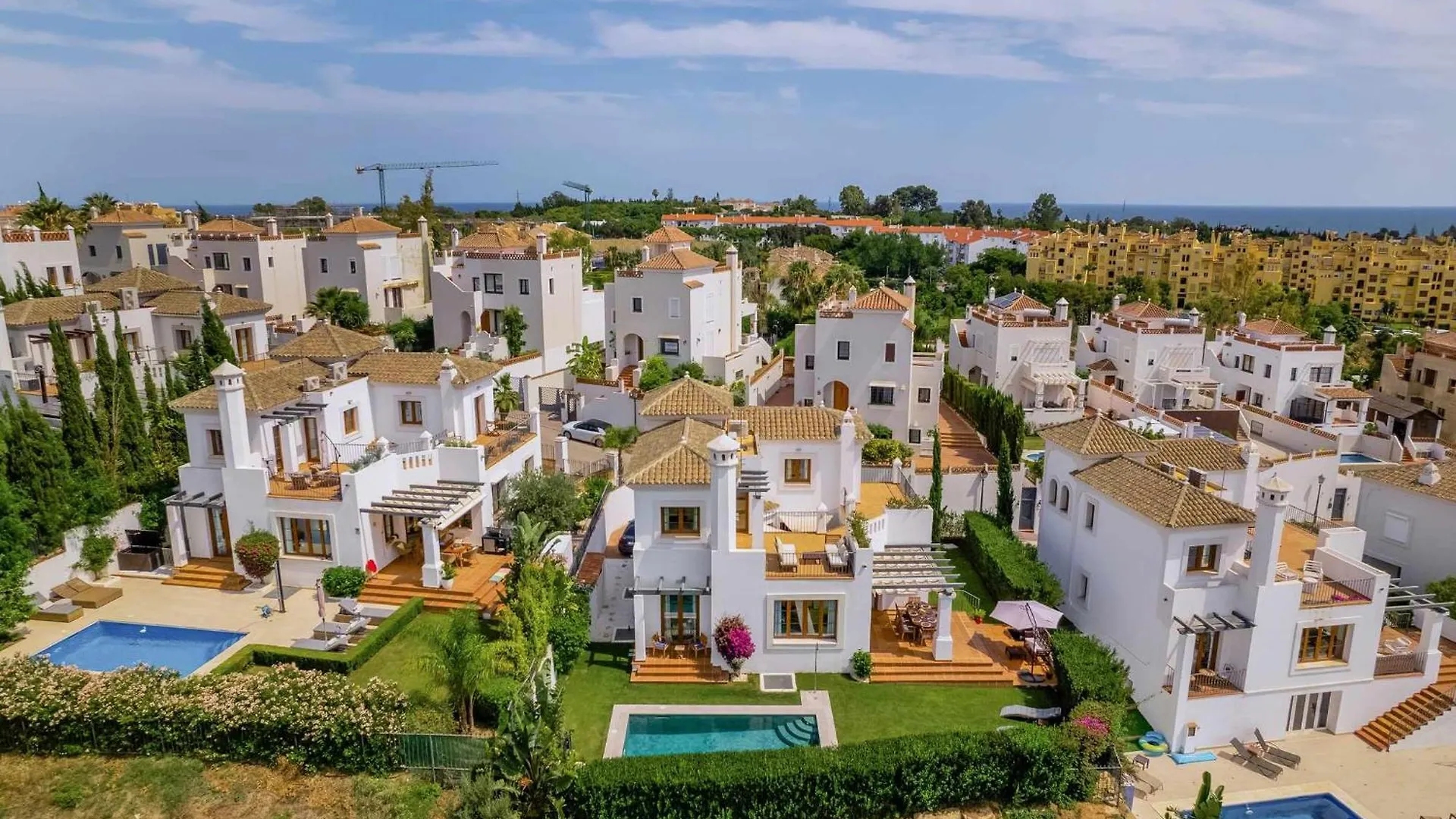 Villa Con Piscina Climatizada Y Vistas Al Golf Εστεπόνα