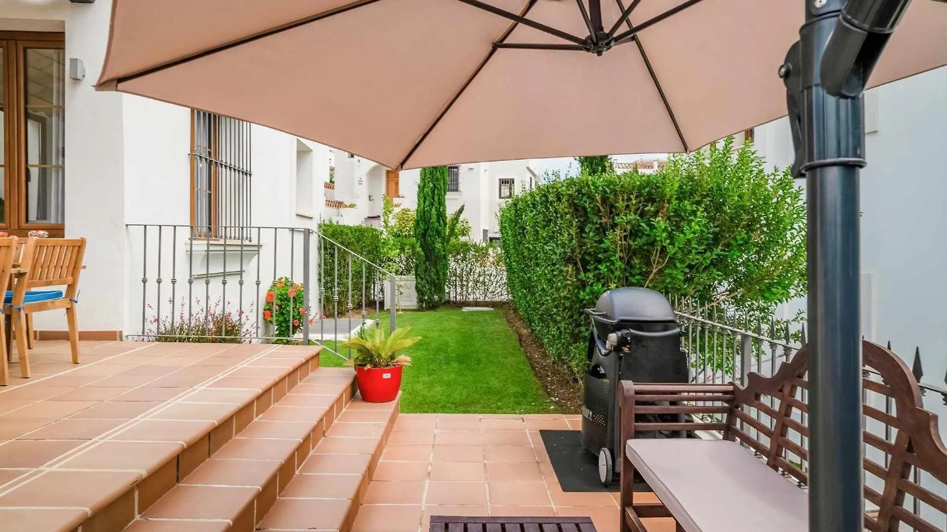 Villa Con Piscina Climatizada Y Vistas Al Golf Εστεπόνα Ισπανία