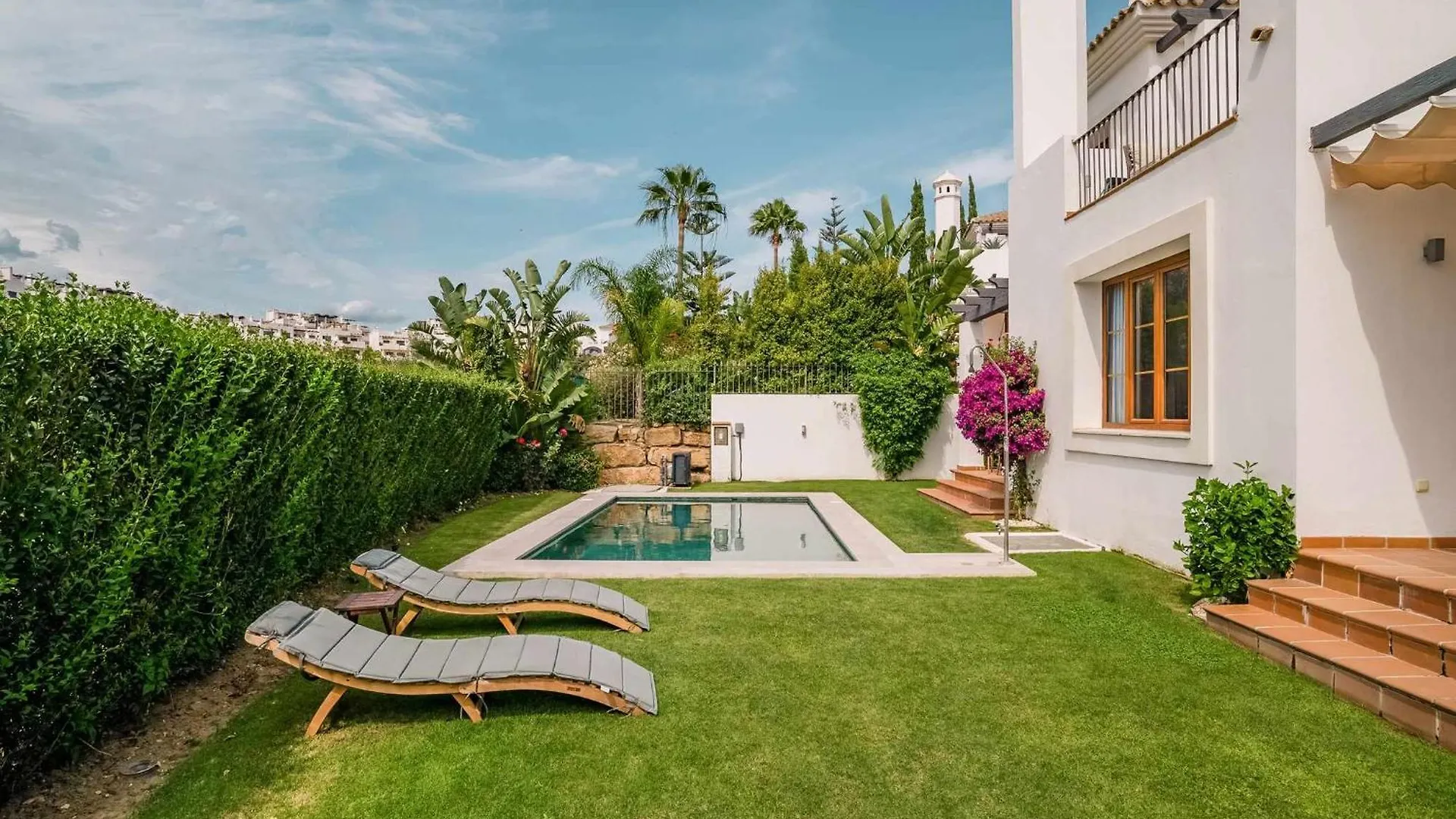 Villa Con Piscina Climatizada Y Vistas Al Golf Εστεπόνα